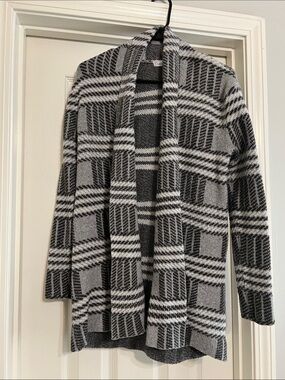 Women’s Gray & Black Plaid Open Cardigan Sweater